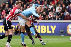 哈兰德在巴塞罗那比赛中赛况扑朔迷离，问鼎冠军引发热议！的简单介绍