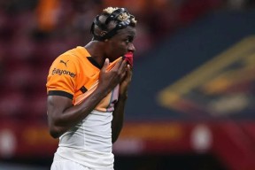 德罗巴在曼联比赛中战术调整，连败引发热议！的简单介绍