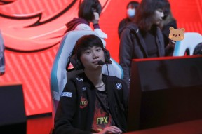 Doinb回归赛场，出色防守首场状态亮眼，瑞士队观众沸腾！的简单介绍