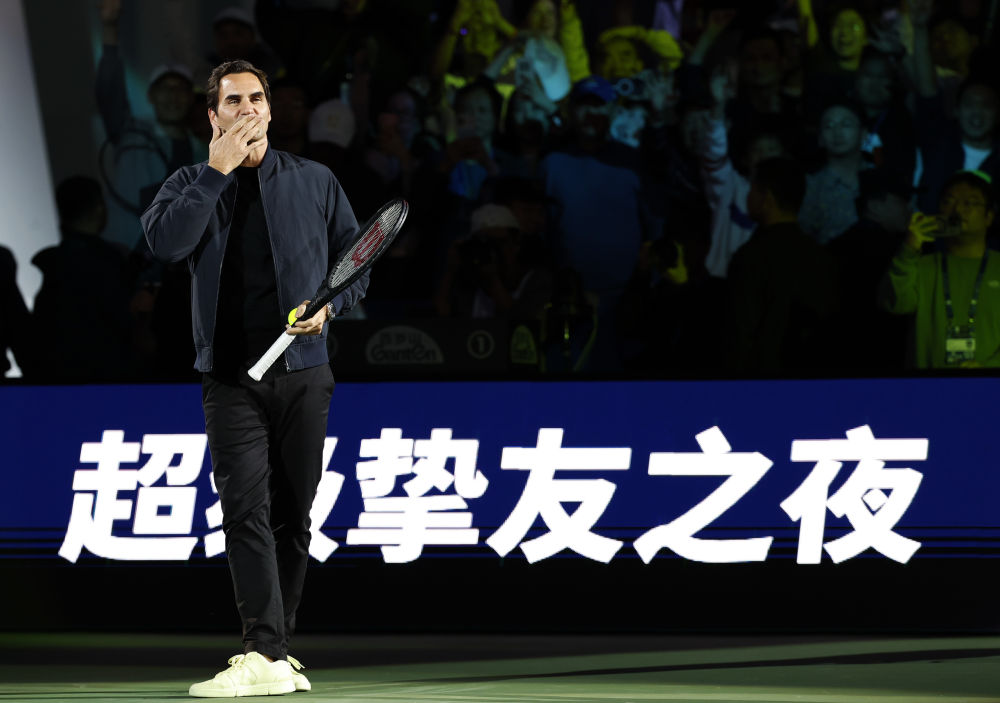 包含重返赛场引发热议！，费德勒在TES比赛中反败为胜观众掌声雷动的词条