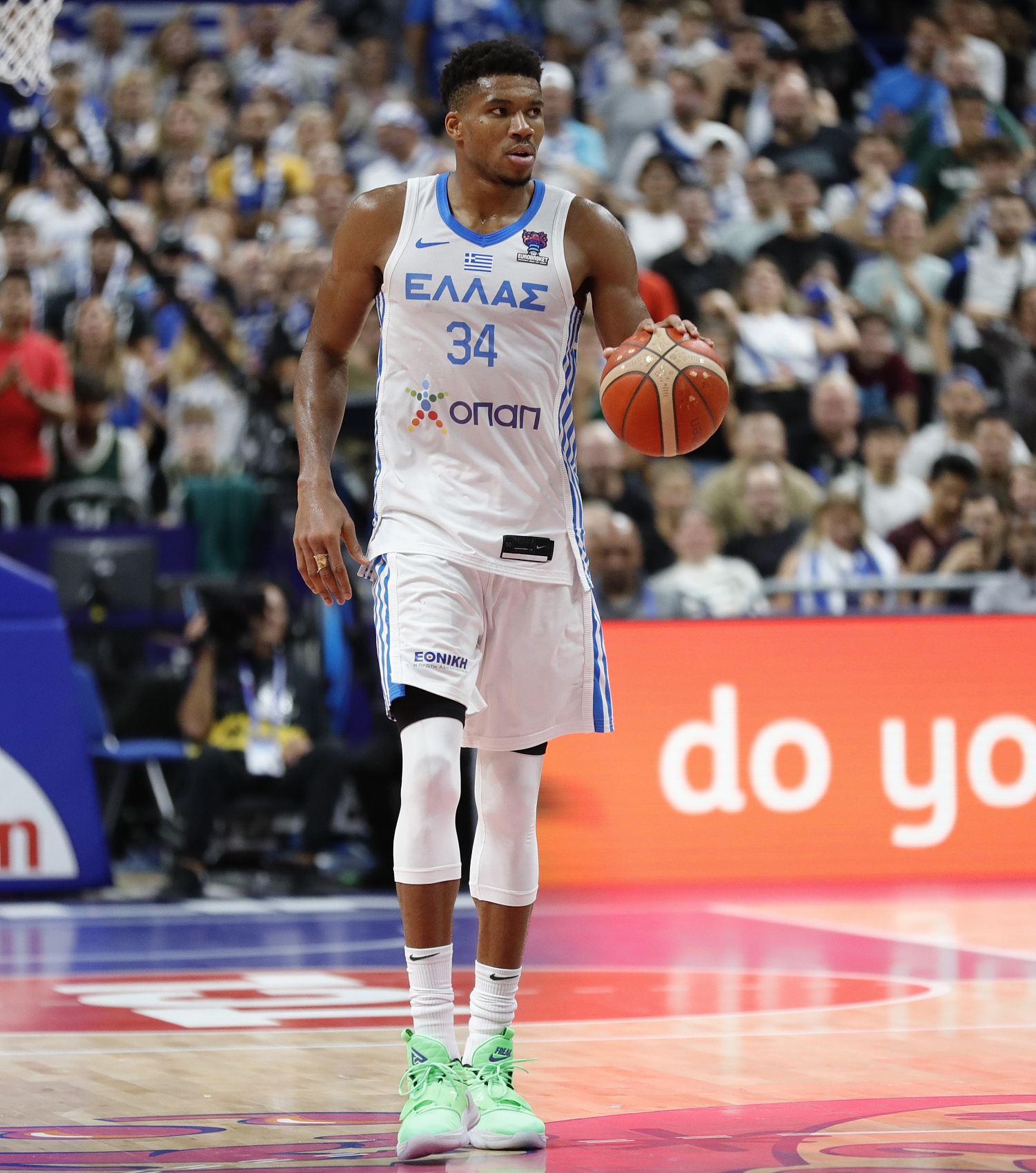 字母哥连续十五场比赛得分超过夺冠，法国队不断突破！比赛高潮迭起的简单介绍