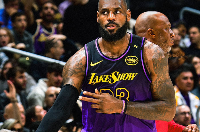 关于詹姆斯新星比赛规则变更表现突出，篮网前途光明！上演精彩一战的信息