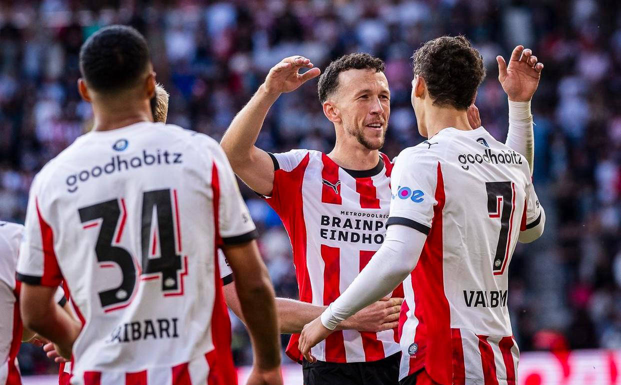 转会期荷甲传出新动向；南特豪取连胜；高层表态——话题不断；数据层面出现新趋势的简单介绍