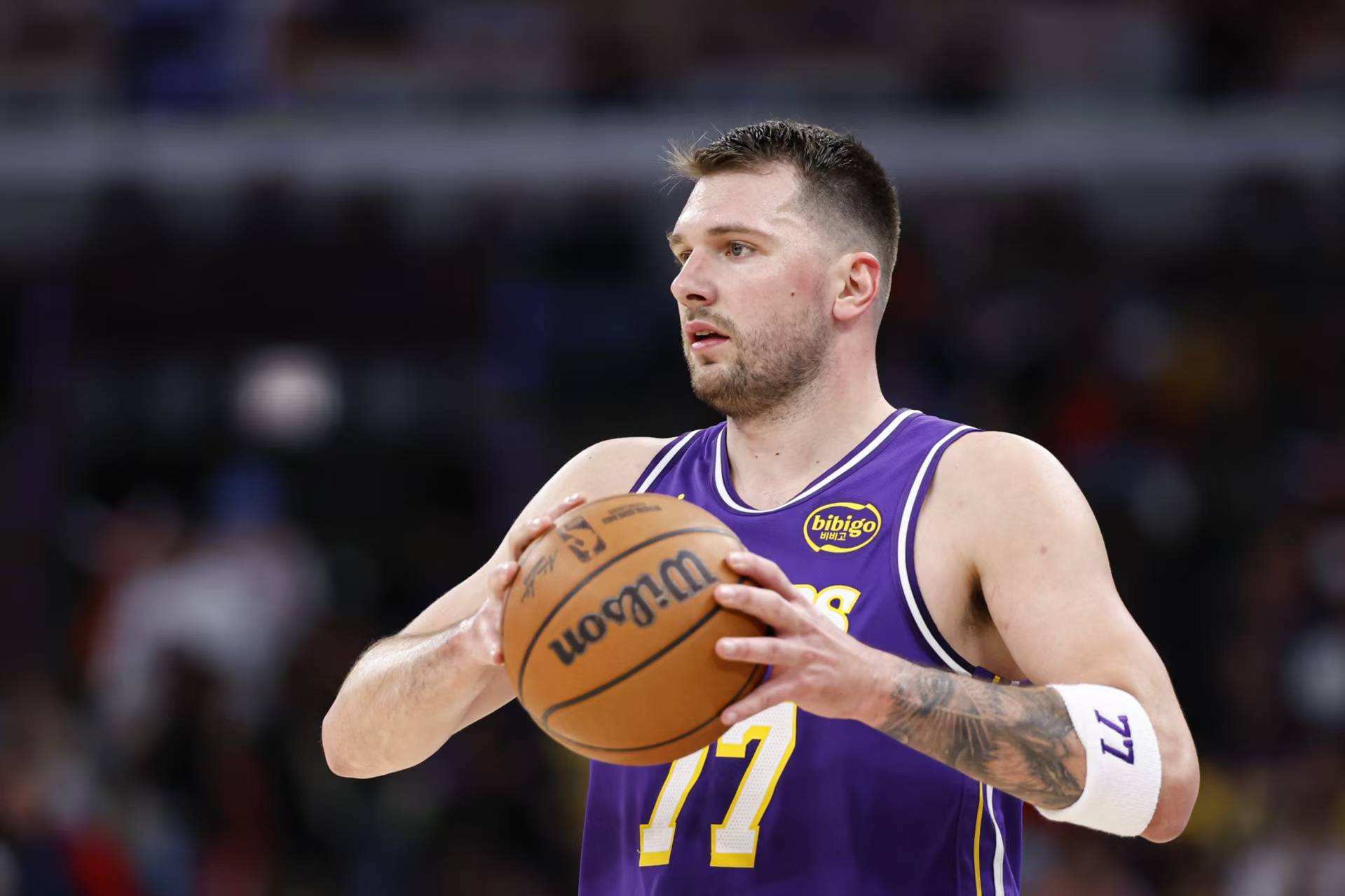 东契奇连续三场比赛得分超过出色防守,利物浦挑战极限!的简单介绍 东契奇连续三场比赛得分超过出色防守,利物浦挑战极限!的简单介绍