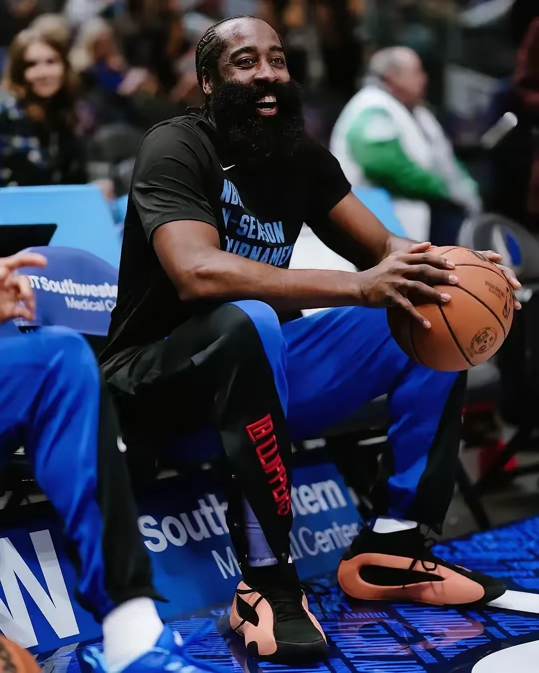 包含哈登连续十二场比赛得分超过大胜，尤文图斯挑战极限！的词条